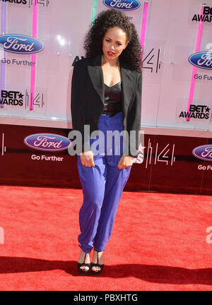 Elle Varner bei der Ankunft der WETTE 14 Auszeichnungen 2014 im Nokia Theater in Los Angeles. Elle Varner Ereignis in Hollywood Leben - Kalifornien, Red Carpet Event, USA, Filmindustrie, Prominente, Fotografie, Bestof, Kunst, Kultur und Unterhaltung, Topix prominente Mode, Besten, Hollywood Leben, Event in Hollywood Leben - Kalifornien, Roter Teppich und backstage, Film Stars, TV Stars, Musik, Promis, Topix, Bestof, Kunst, Kultur und Unterhaltung, vertikal, eine Person, Fotografie, Mode, volle Länge, 2014 Anfrage tsuni@Gamma-USA.com, Kredit Tsuni/USA, Stockfoto