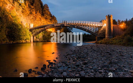 Schottland, Großbritannien Craigellachie Bridge oder Telford Bridge über den Fluss Spey, Moray Stockfoto