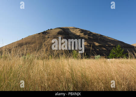 Panorama Landschaft von Cottowood Canyon State Park, Illinois, mit Bergen in einem Fluss und Felsformationen widerspiegeln. Stockfoto