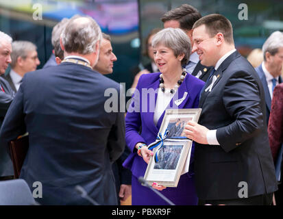 Belgien, Brüssel am 2018/03/22: Gipfel der Staats- und Regierungschefs der EU-Staaten. Der britische Premierminister Theresa May und Juri Ratas, Premierminister von Estland Stockfoto