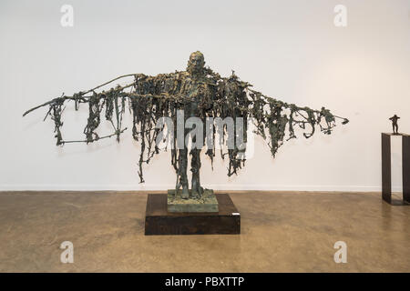 Laurence Edwards startet seine Skulptur Ausstellung in Maria Ort Gallery, Sydney. Eine vielfältige Auswahl an gebräunte Figuren. Stockfoto