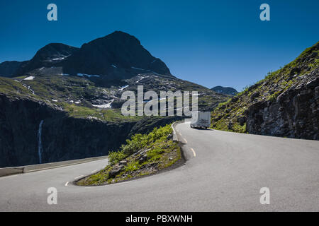 Eine Haarnadelkurve auf der Trollstigen Pass, Norwegen Bend Stockfoto