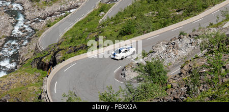 Ford Mustang Auto auf den trollstigen Pass, Norwegen Stockfoto