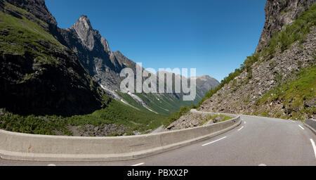 Blick auf die Straße auf den Trollstigen Pass, Norwegen Stockfoto