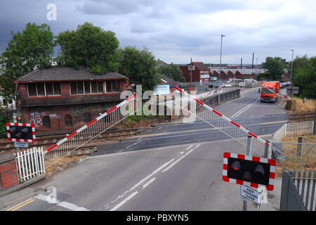 Auf einem bahnübergang zwischen High Street & Albion Street in Castleford, West Yorkshire gelegen Stockfoto