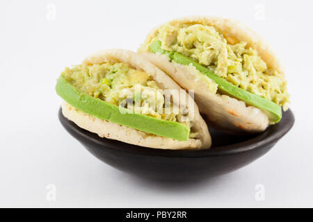 Typisch venezolanischen Arepa namens Reina pepiada Stockfoto