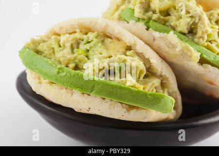 Typisch venezolanischen Arepa namens Reina pepiada Stockfoto