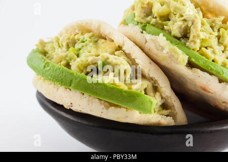 Typisch venezolanischen Arepa namens Reina pepiada Stockfoto