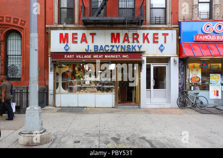 East Village Fleischmarkt, 139 Second Ave, New York, NY. aussen Storefront eines polnischen Metzgerei im East Village Viertel von Manhattan. Stockfoto