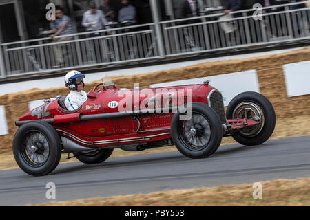 1935 Alfa Romeo P3 Tipo mit Driver James Holz am Goodwood Festival 2018 von Geschwindigkeit, Sussex, UK. Stockfoto