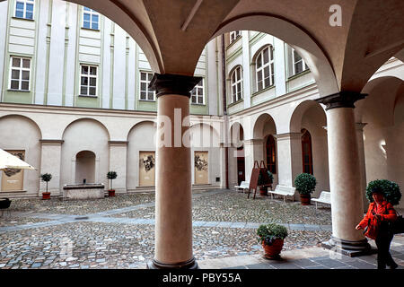 Prag, Tschechische Republik, 15. September 2017: Alte Bögen von Prag. Stockfoto