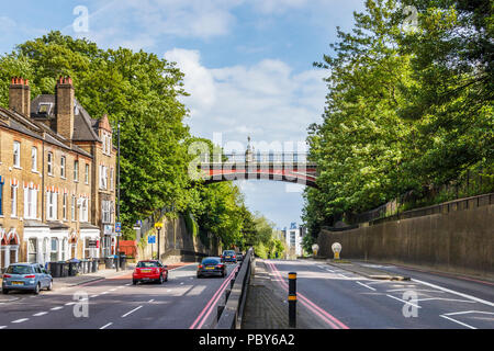 Die berühmten viktorianischen Torbogen Brücke, im Jahr 1897 die frühere John Nash Bridge zu ersetzen, Durchführung Hornsey Lane über Archway Road, London, UK Stockfoto