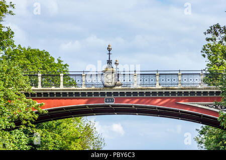 Die berühmten viktorianischen Torbogen Brücke, im Jahr 1897 die frühere John Nash Bridge zu ersetzen, Durchführung Hornsey Lane über Archway Road, London, UK Stockfoto