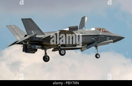 Lockheed Martin F-35 B Blitz, UK, ZM145, RAF Marham 617 Squadron, Fliegen im Schwebeflug auf RIAT 2018 Stockfoto