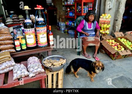 Shop-Grenze Peru - Ecuador. Abteilung von Huaraz Peru Stockfoto