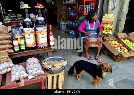 Shop-Grenze Peru - Ecuador. Abteilung von Huaraz Peru Stockfoto