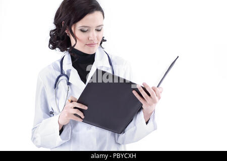 Ärztin Notizen in die Gesundheitsakte. Stockfoto