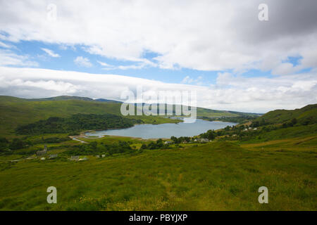 Dunlewey oder dunlewy ist ein kleines Dorf in der gaeltacht Gweedore Bereich der Grafschaft Donegal, Irland. Es sitzt in der Vergifteten Glen, am Fuße des Mount E Stockfoto