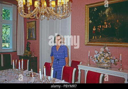 Gabriele Herzogin von Croy im Haus Merfeld in Dülmen, Deutschland 1985. Gabriele Herzogin von Croy in Merfeld mension in Duelmen, Deutschland, 1985. Stockfoto
