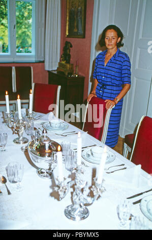 Gabriele Herzogin von Croy im Haus Merfeld in Dülmen, Deutschland 1985. Gabriele Herzogin von Croy in Merfeld mension in Duelmen, Deutschland, 1985. Stockfoto