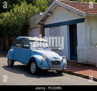 Citroen Oldtimer, Deux Chevaux Stockfoto