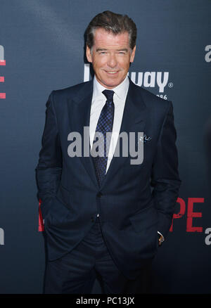 Pierce Brosnan 108 am No Escape Premiere am Königlichen Theater in Los Angeles. August 17, 2015. Pierce Brosnan 108 - - - - - - - - - - - - - Red Carpet Event, Vertikal, USA, Filmindustrie, Prominente, Fotografie, Bestof, Kunst, Kultur und Unterhaltung, Topix Prominente Fashion/Vertikal, Besten, Event in Hollywood Leben - Kalifornien, Roter Teppich und backstage, USA, Film, Stars, Film Stars, TV Stars, Musik, Promis, Fotografie, Bestof, Kunst, Kultur und Unterhaltung, Topix, drei Viertel, vertikal, eine Person aus dem Jahr 2015, Anfrage tsuni@Gamma-USA.com Stockfoto