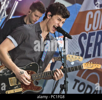 New York, NY, USA. 1. Juni 2018. Kanadische Singer-Songwriter Shawn Mendes führt auf NBC's "Heute" zeigen Sommer-konzertreihe am Rockefeller Plaza. Stockfoto