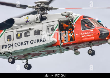 Irische Küstenwache Sikorsky Rescue 115, S-92 EIN EI-ICD4CA98F, Shannon, County Clare stationiert Stockfoto