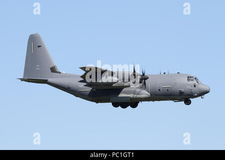 USAF Lockheed Martin MC-130J von den Bewohner 352 Leistungsbeschreibung auf der Ansatz in die RAF Mildenhall, es ist Ausgangspunkt. Stockfoto