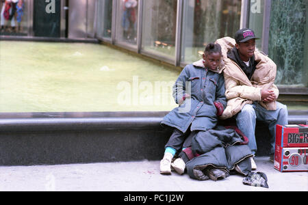 Bedürftige Kinder in den Straßen von New York City, 1982 Stockfoto