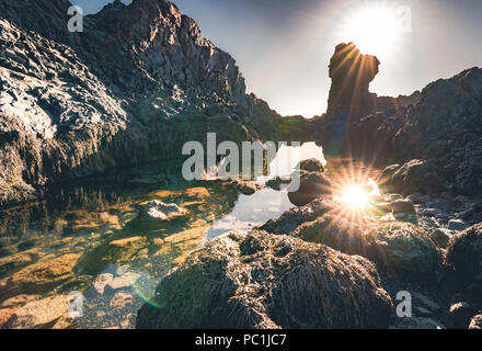 Djúpalónssandur Sun Star oder der schwarzen Lava Pearl Beach auf der Halbinsel Snaefellsnes in Island. Stockfoto