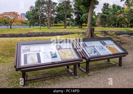 Hamarikyu (auch Hama Rikyu) Ältesten japanischen Garten und modernen Wolkenkratzern von Shiodome, Chuo Bezirk, Tokyo, Region Kanto, Insel Honshu, Japan Stockfoto