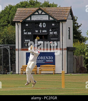Grappenhall CC (Grappers) spielen Alderley Edge Cricket Club, im breiten Lane, Grappenhall, Warrington, Cheshire, North West England, Großbritannien