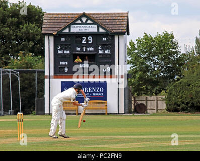 Grappenhall CC (Grappers) spielen Alderley Edge Cricket Club, im breiten Lane, Grappenhall, Warrington, Cheshire, North West England, Großbritannien Stockfoto