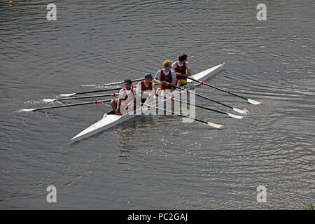 Liverpool Victoria Coxless Mens Quad, Warrington Rudern Club Sommer Regatta 2018, Howley Lane, Mersey River, Cheshire, North West England, Großbritannien Stockfoto