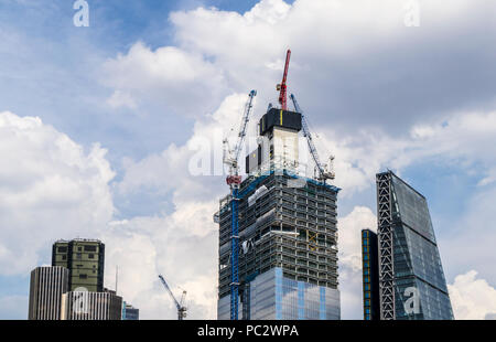 Kern von teilweise 22 Bishopsgate im Bau in der City von London EC2 Financial District zwischen Tower 42 und der Cheesegrater abgeschlossen Stockfoto