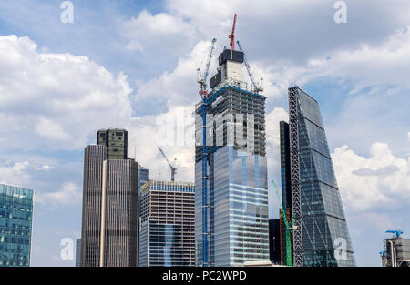 Kern von teilweise 22 Bishopsgate im Bau in der City von London EC2 Financial District zwischen Tower 42 und der Cheesegrater abgeschlossen Stockfoto