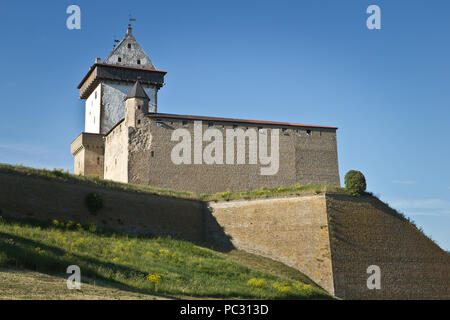 Mittelalterliche Burg in Narva, estnische Grenze mit Russland Stockfoto