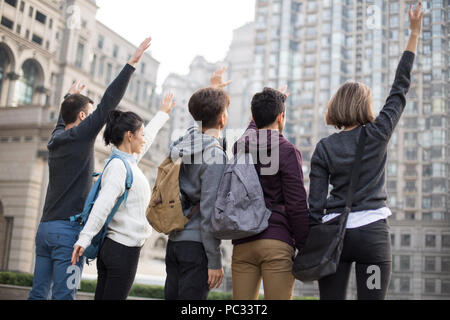 Ansicht der Rückseite des im Ausland Studenten auf dem Campus Stockfoto