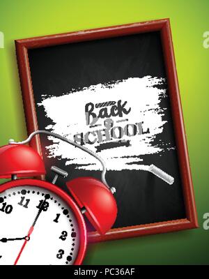 Zurück zu Design Schule mit Wecker, schwarzes Brett und Typografie Schrift auf grünem Hintergrund. Vector Illustration für Grußkarten, Banner, Flyer, Einladung, Broschüre oder Werbe Poster. Stock Vektor