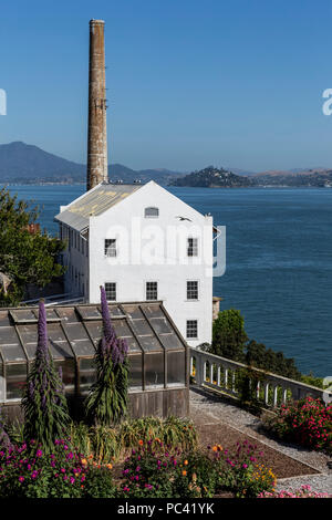 Officers Club und Kraftwerk, Alcatraz Island, San Francisco, Kalifornien, Vereinigte Staaten von Amerika, Samstag, Juni 02, 2018. Stockfoto