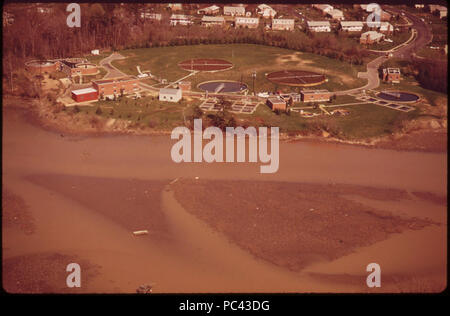 Antenne - Blick-von-occoquan - Wasser - Filtration - Werk - Erosion- und Verschlammung - verfärben - - occoquan - Fluß - April-1973 7461358574 o. Stockfoto