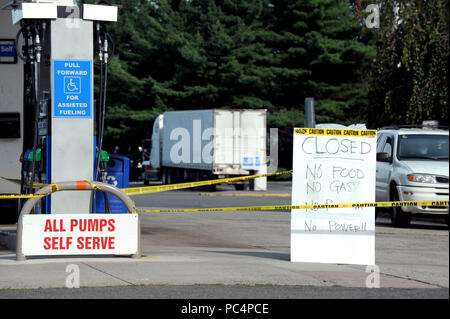 Branford, Anschl., 31. August 2011 -- eine Tankstelle auf der Route 95 ist durch den Verlust der Macht von Hurrikan Irene geschlossen. Stockfoto