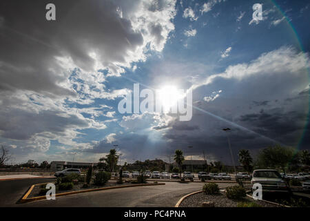 Dia nublado y soleado Durante la tarde Verano en el estacionamiento de Galerías Mall. (Foto: Luis Gutierrez/NortePhoto) bewölkt und sonnig Duri Stockfoto