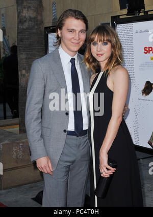 Zoe Kazan, Paul Dano in der Ruby Funken Premiere auf der Egyptian Theatre in Los Angeles. a Zoe Kazan, Paul Dano 01 - - - - - - - - - - - - - Red Carpet Event, Vertikal, USA, Filmindustrie, Prominente, Fotografie, Bestof, Kunst, Kultur und Unterhaltung, Topix Prominente Fashion/Vertikal, Besten, Event in Hollywood Leben - Kalifornien, Roter Teppich und backstage, USA, Film, Stars, Film Stars, TV Stars, Musik, Promis, Fotografie, Bestof, Kunst, Kultur und Unterhaltung, Topix, Vertikal, Familie von aus dem Jahr 2012, Anfrage tsuni@Gamma-USA.com Mann und Frau Stockfoto