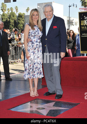 Jennifer Aniston und Vater John Aniston geehrt mit einem Stern auf dem Hollywood Walk of Fame in Los Angeles. a Jennifer Aniston Star 25 - John Aniston - - - - - - - - - - - - - Red Carpet Event, Vertikal, USA, Filmindustrie, Prominente, Fotografie, Bestof, Kunst, Kultur und Unterhaltung, Topix Prominente Fashion/Vertikal, Besten, Event in Hollywood Leben - Kalifornien, Roter Teppich und backstage, USA, Film, Stars, Film Stars, TV Stars, Musik, Promis, Fotografie, Bestof, Kunst, Kultur und Unterhaltung, Topix, Vertikal, Familie von aus dem Jahr 2012, Anfrage tsuni@G Stockfoto