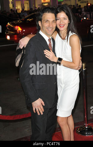 Jill Hennessy Und Mann Am Gluck Premiere Auf Der Chinese Theatre In Los Angeles Jill Hennessy Und Mann 31