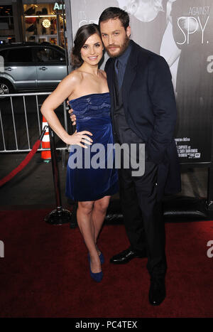 Tom Hardy, Verlobter Charlotte Riley bei der Das bedeutet Krieg Premiere auf der Chinese Theatre in Los Angeles. a Tom Hardy, Verlobter Charlotte Riley 07 - - - - - - - - - - - - - Red Carpet Event, Vertikal, USA, Filmindustrie, Prominente, Fotografie, Bestof, Kunst, Kultur und Unterhaltung, Topix Prominente Fashion/Vertikal, Besten, Event in Hollywood Leben - Kalifornien, Roter Teppich und backstage, USA, Film, Stars, Film Stars, TV Stars, Musik, Promis, Fotografie, Bestof, Kunst, Kultur und Unterhaltung, Topix, Vertikal, Familie von aus dem Jahr 2012, Anfrage tsuni @ Gamma Stockfoto