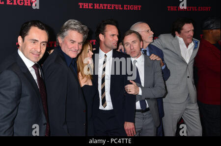 Demian Bichir, Kurt Russell, Jennifer Jason Leigh, Walton Goggins, Tim Roth, Bruce Dern, Michael Madsen, Samuel Jackson auf der verhassten Acht Premiere Arclight Theater in Los Angeles. Dezember 7, 2015. Demian Bichir, Kurt Russell, Jennifer Jason Leigh, Walton Goggins, Tim Roth, Bruce Dern, Michael Madsen, Samuel Jackson Veranstaltung in Hollywood Leben - Kalifornien, Red Carpet Event, USA, Filmindustrie, Prominente, Fotografie, Bestof, Kunst, Kultur und Unterhaltung, Topix prominente Mode, Besten, Hollywood Leben, Event in Hollywood Leben - Kalifornien, Roter Teppich und backstage, Film celebri Stockfoto