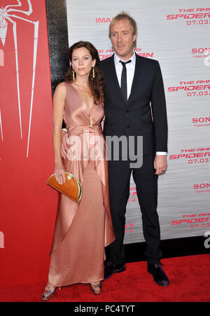 Anna Friel, Rhys Ifans in der Spider-Man Premiere auf dem Westwood Village Theater in Los Angeles. Anna Friel, Rhys Ifans 42 - - - - - - - - - - - - - Red Carpet Event, Vertikal, USA, Filmindustrie, Prominente, Fotografie, Bestof, Kunst, Kultur und Unterhaltung, Topix Prominente Fashion/Vertikal, Besten, Event in Hollywood Leben - Kalifornien, Roter Teppich und backstage, USA, Film, Stars, Film Stars, TV Stars, Musik, Promis, Fotografie, Bestof, Kunst, Kultur und Unterhaltung, Topix, Vertikal, Familie von aus dem Jahr 2012, Anfrage tsuni@Gamma-USA.com Ehemann einen Stockfoto